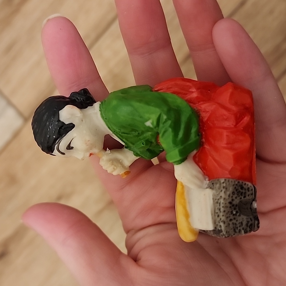 Asian Figure 6/6 - Picture 3 of 9
